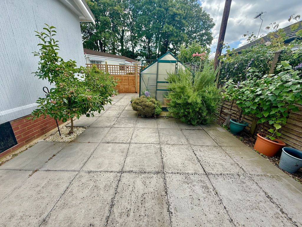 Rose Crescent Pavenham